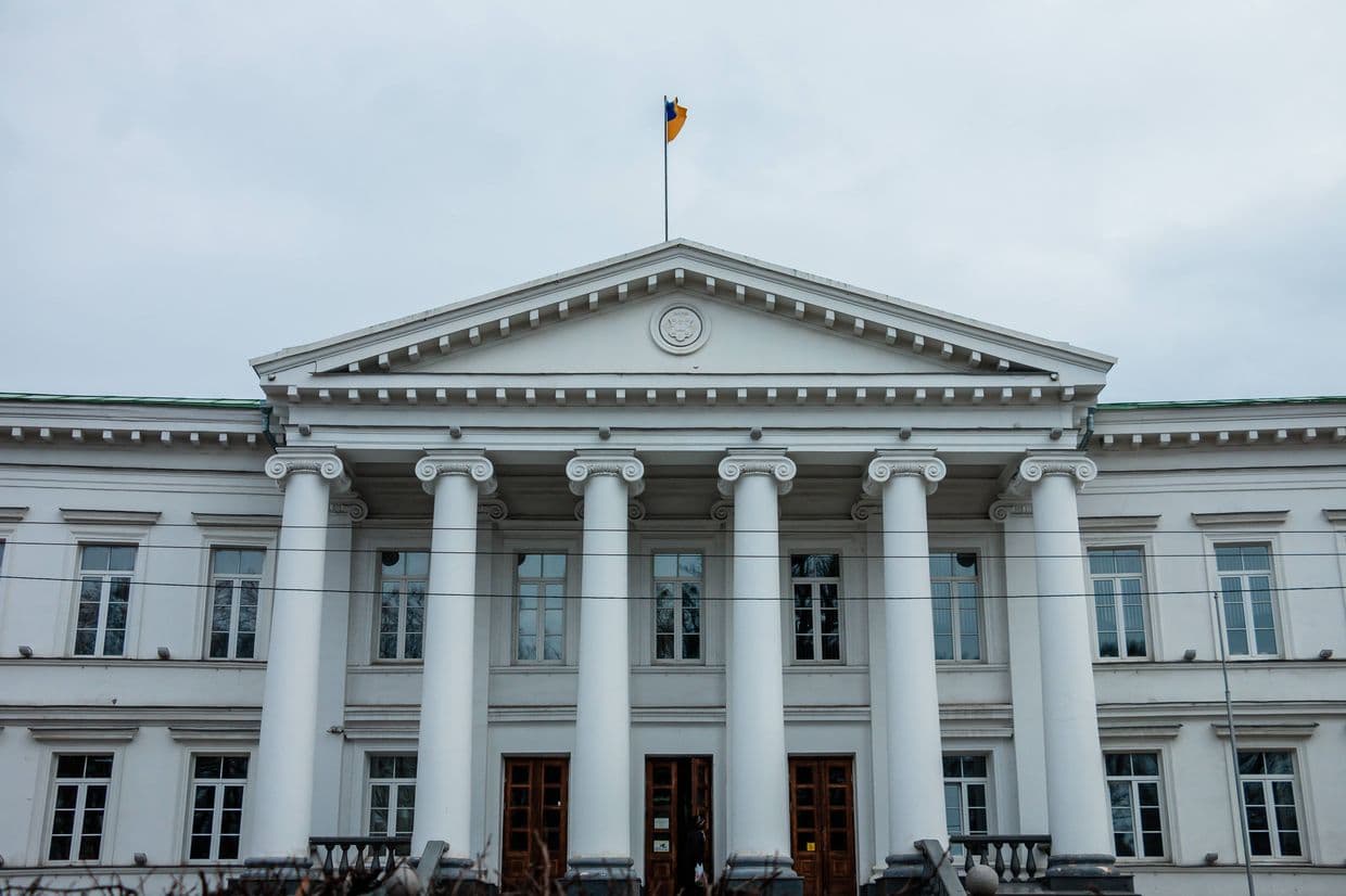 Зарплати будівельникам та нові послуги ЦНАП: у Полтаві скликають позачергову сесію