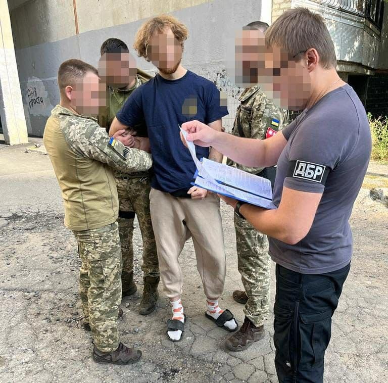 Судитимуть чоловіка, який втік з військової частини у Полтаві та закликав спіймати його