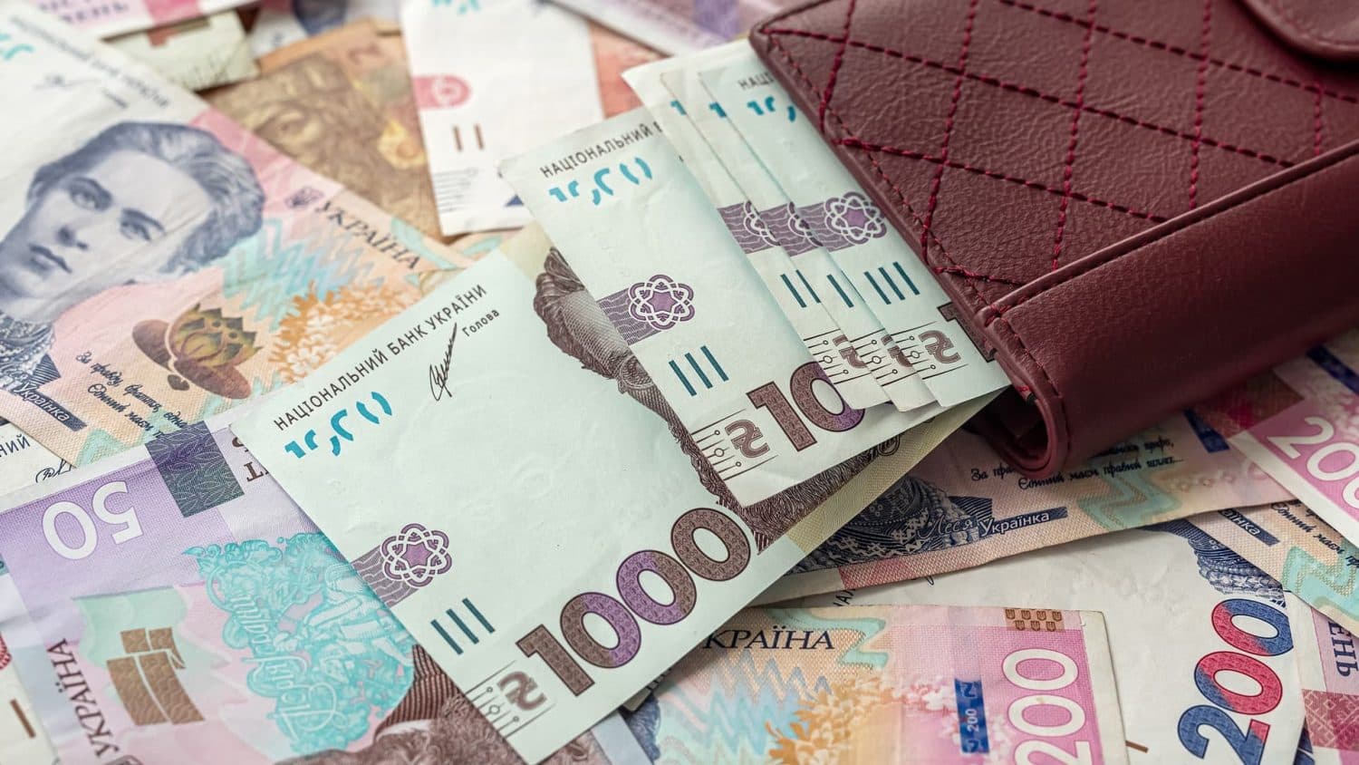 Майже пів мільйона жителів Полтавщини мають борги перед державою