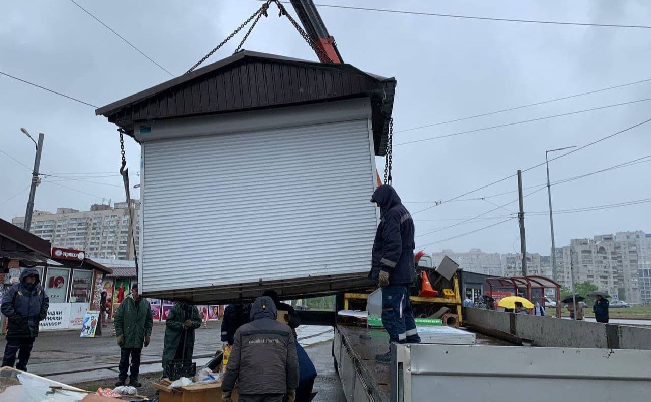 У Полтаві за 75 тисяч гривень демонтують шість кіосків