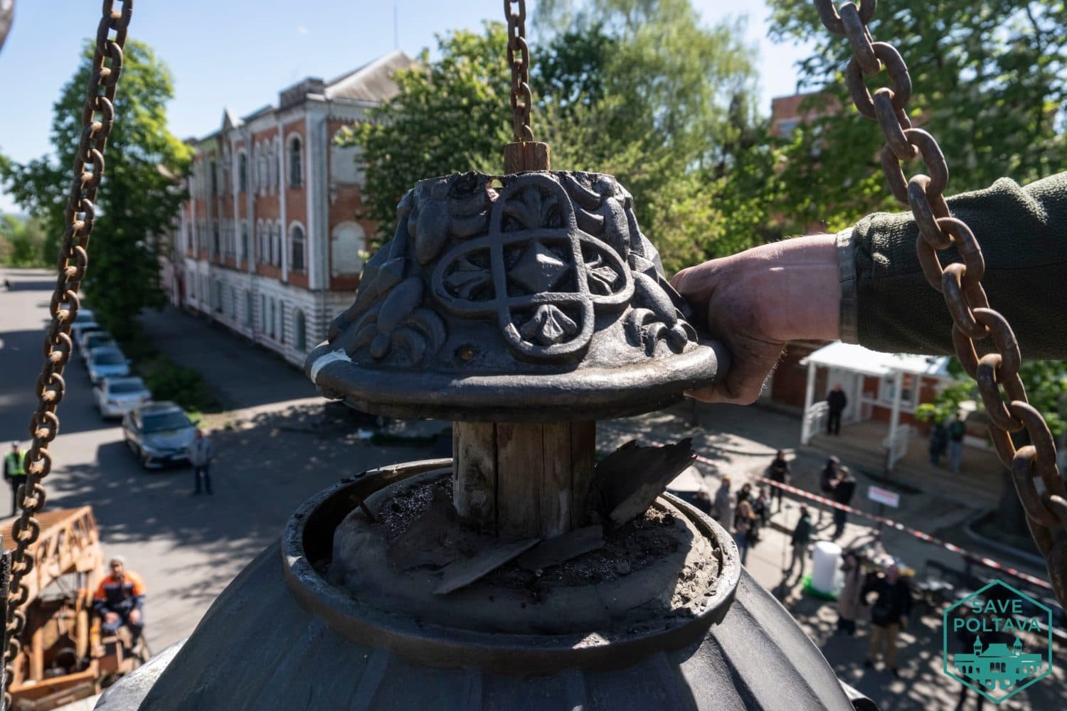 У Полтаві продовжують демонтаж монумента на місці відпочинку Пєтра Пєрвого (фото)