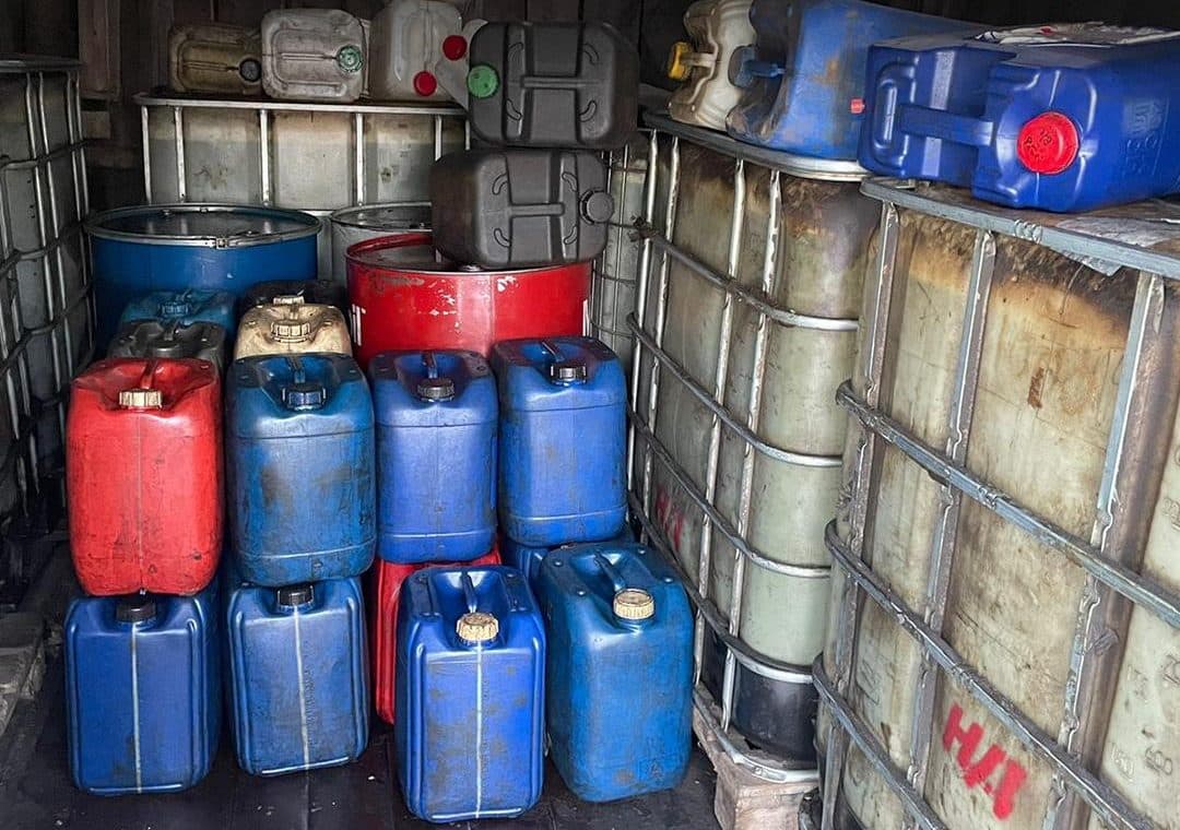 На Полтавщині викрили нелегальну точку продажу пального
