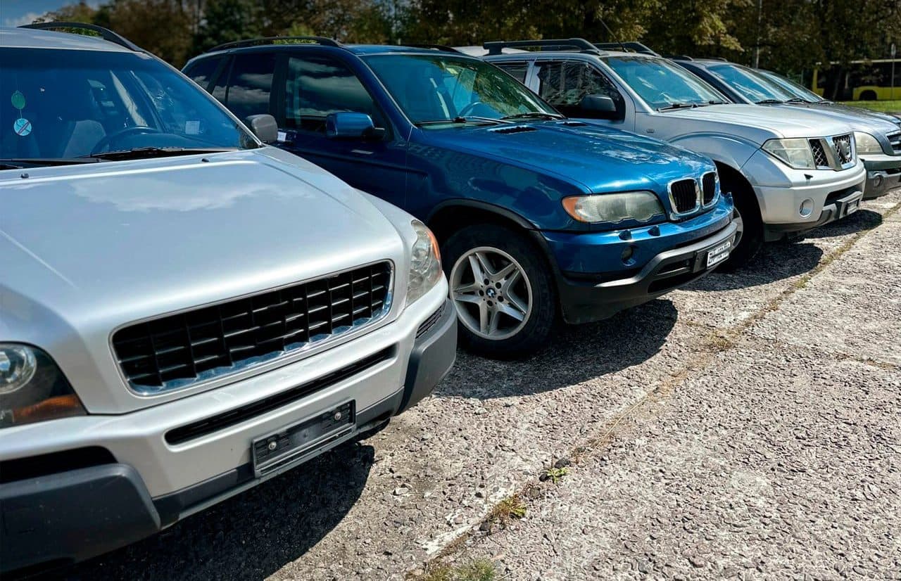 Полтавський суд увʼязнив чоловіка за продаж гуманітарних авто