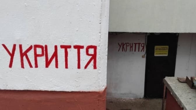 Посадовицю з Полтавщини підозрюють у недбалості при будівництві укриттів у школах