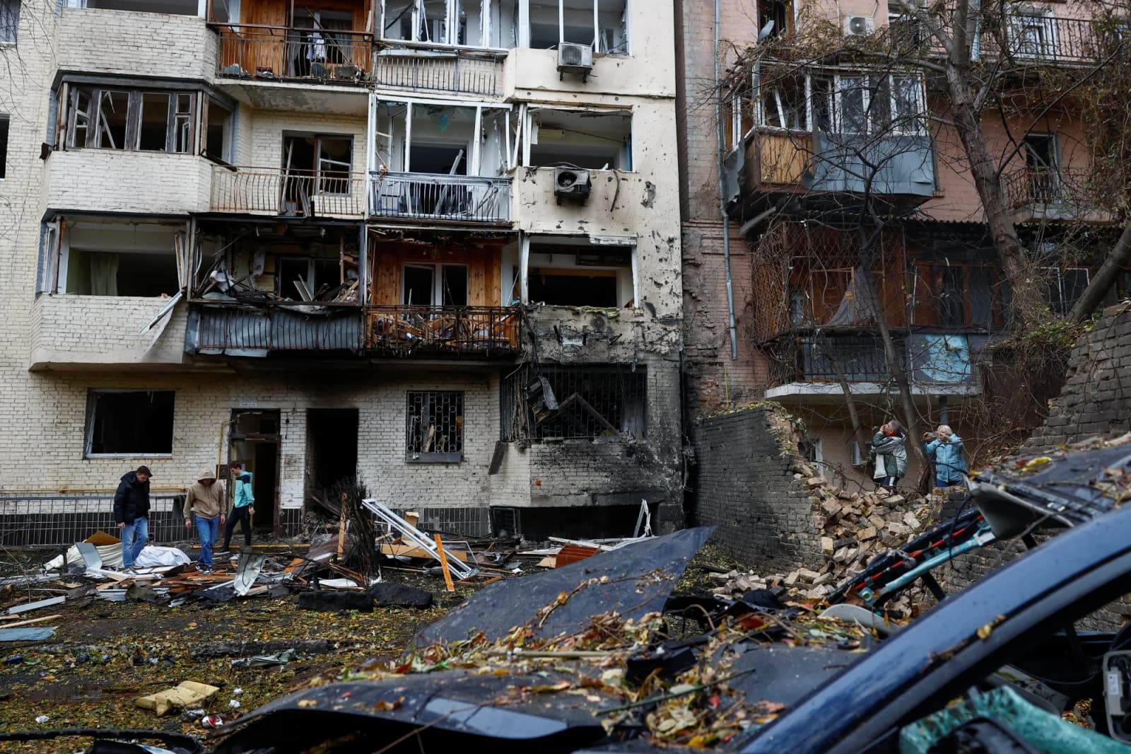 У Києві ворожий дрон пошкодив квартиру заступника начальника Полтавської ОВА