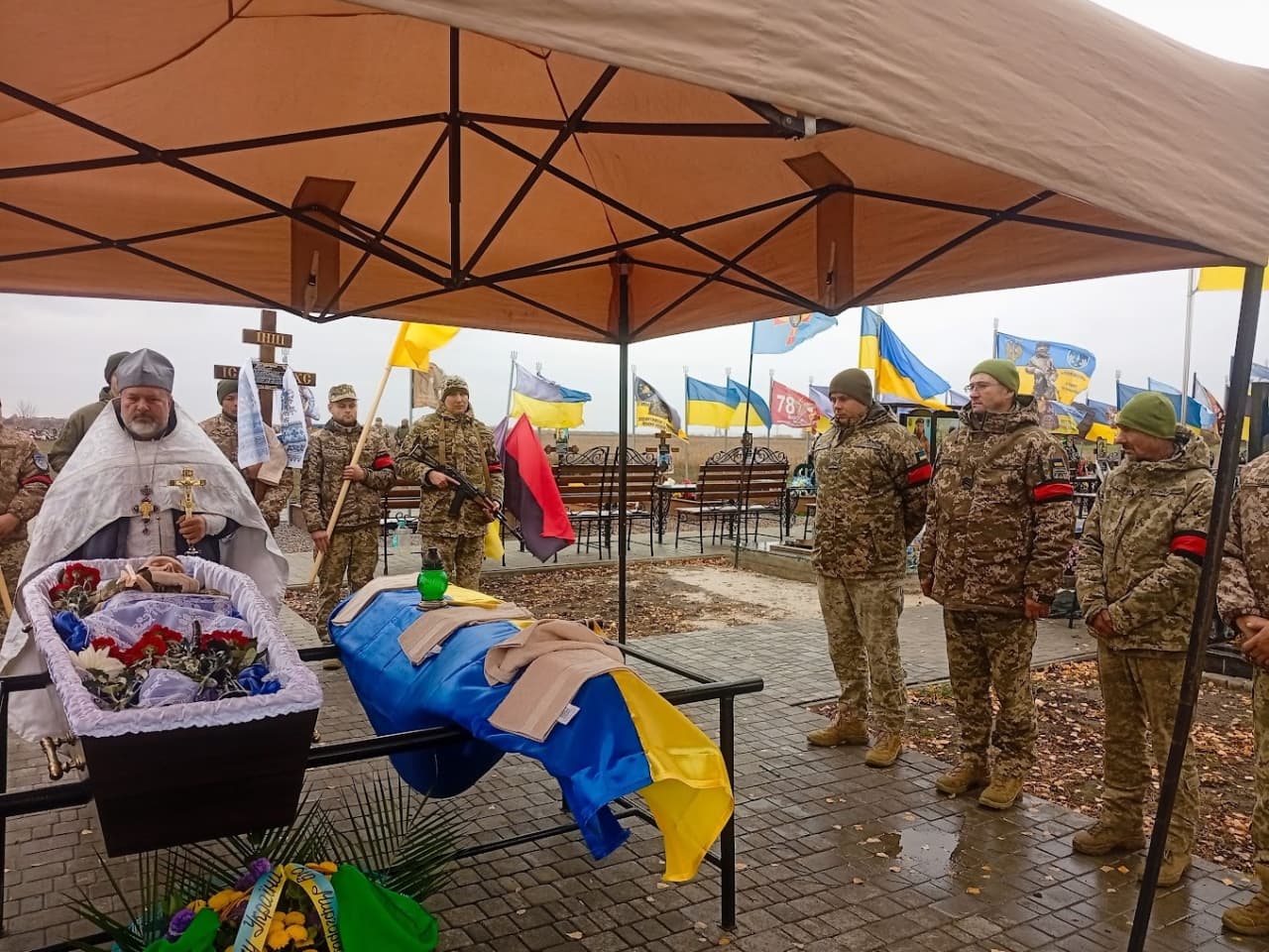 На Полтавщині попрощалися з вісьмома полеглими героями