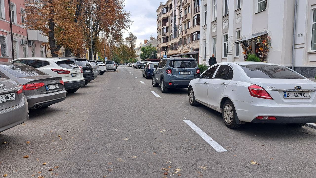 Чому розмітка у Полтаві не вирішує проблему парковок