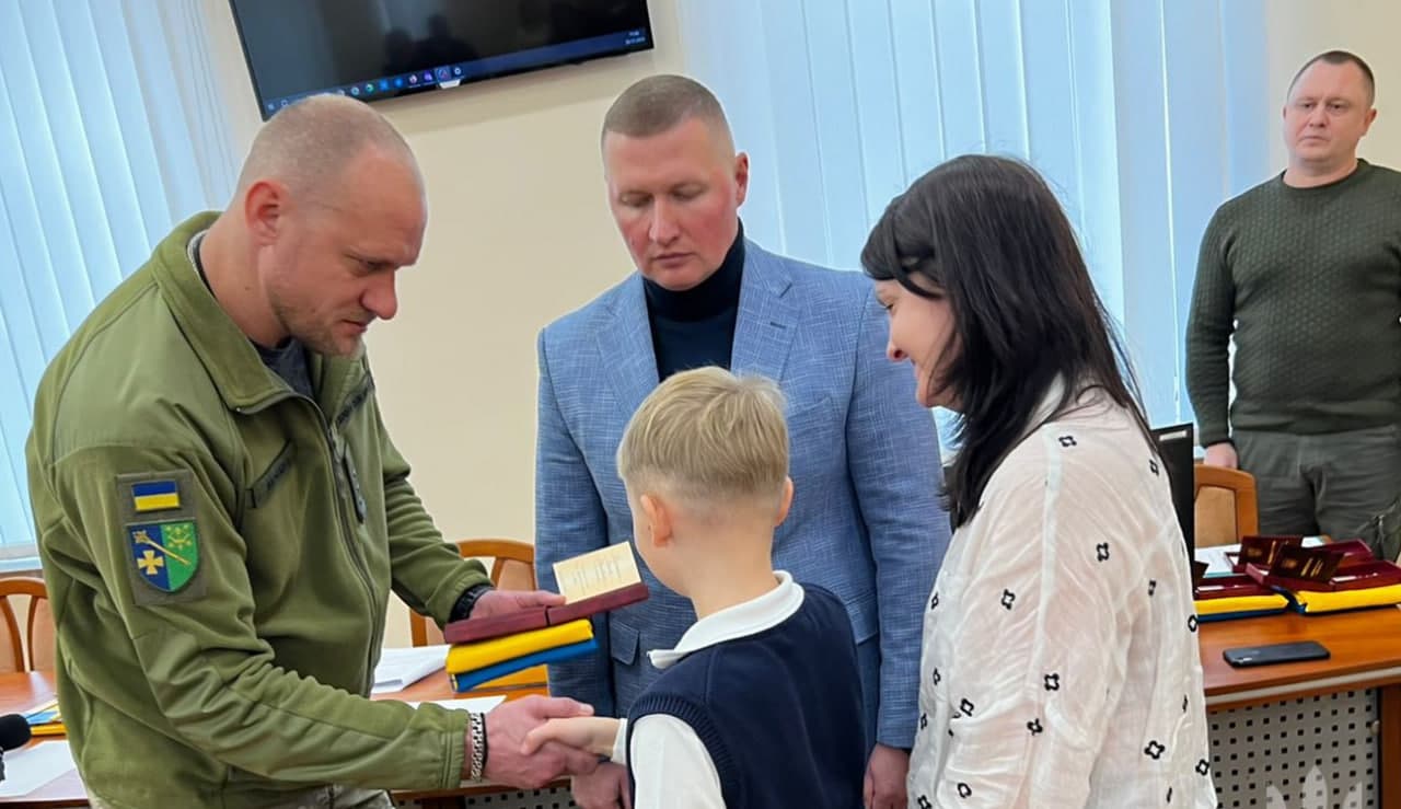 У Полтаві родинам сімох полеглих воїнів передали держнагороди