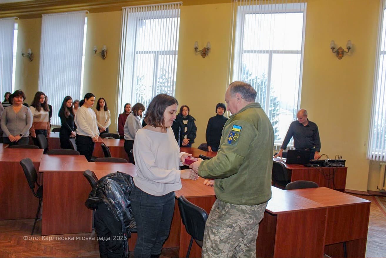 На Полтавщині дружині полеглого воїна передали державну нагороду