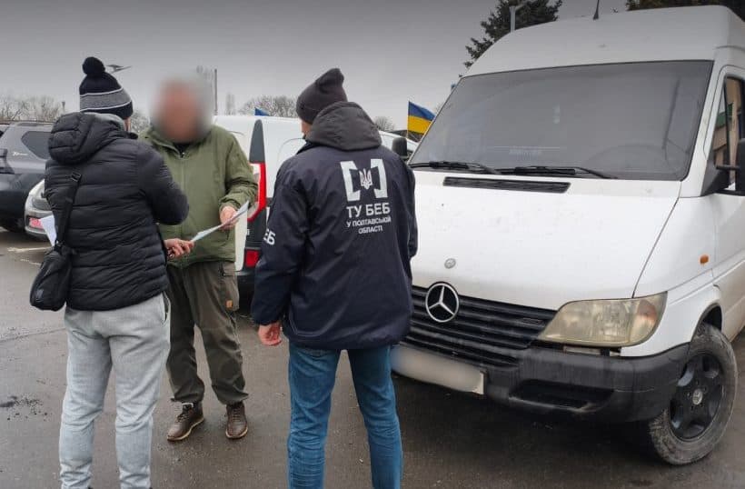 У Полтаві детективи БЕБ передали військовим автівку