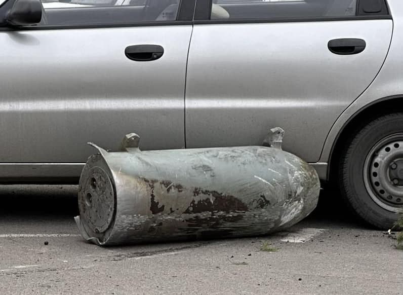 На Полтавщині уламки ракети впали на кладовище