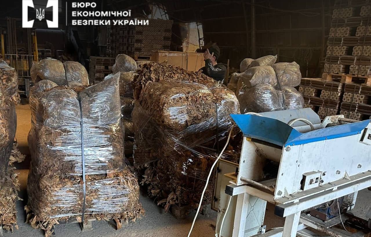 Викрили постачальника підпільної тютюнової фабрики у Кременчуці