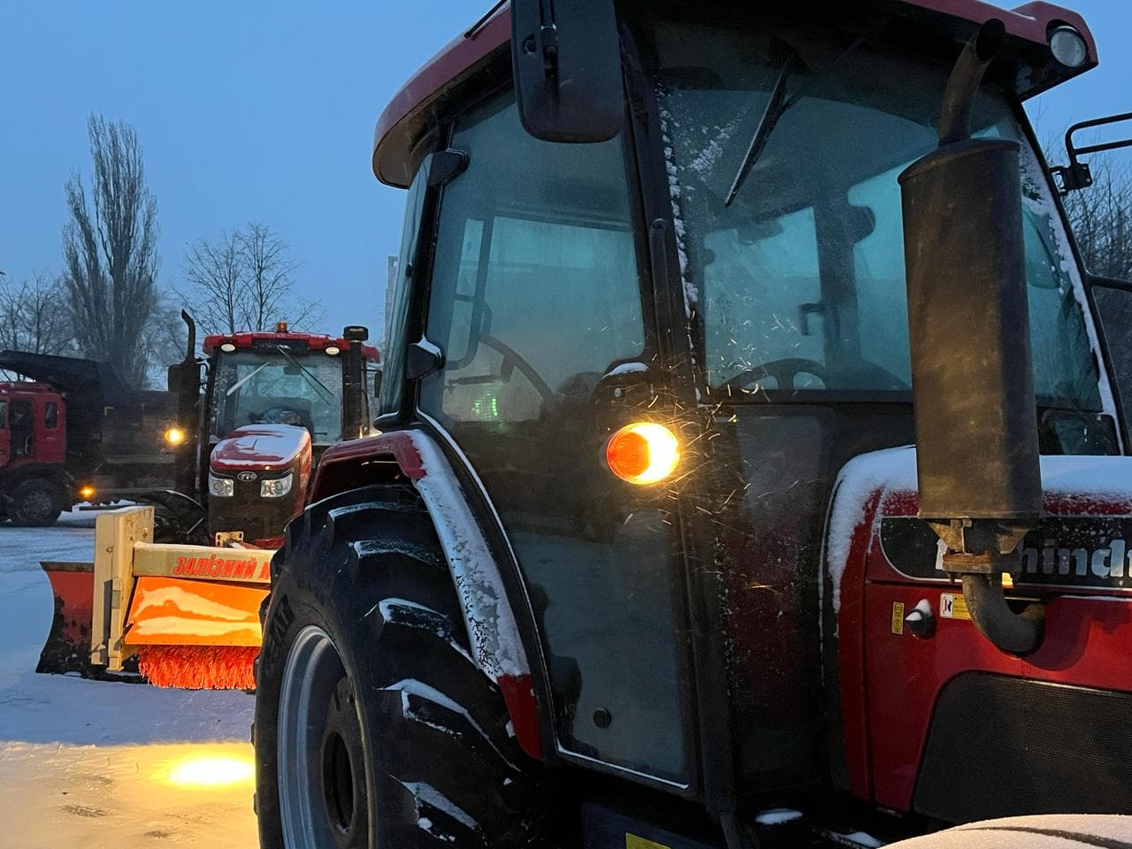 Ожеледиця у Полтаві: задіяли понад 20 одиниць техніки