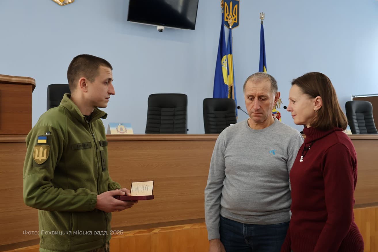 На Полтавщині батькам полеглого воїна передали нагороду