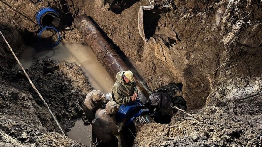 Понад добу без води: у Полтаві ремонтують водогін
