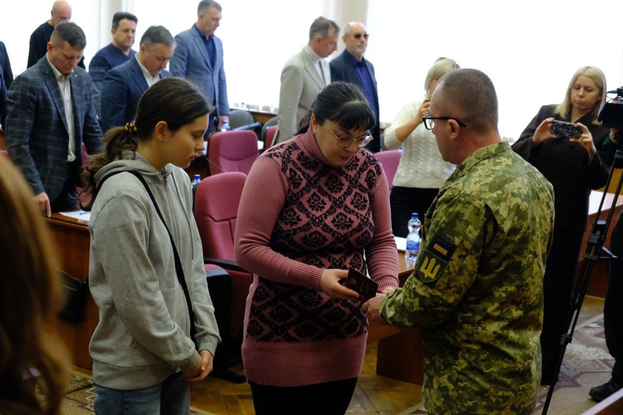 На Полтавщині родинам полеглих воїнів вручили держнагороди