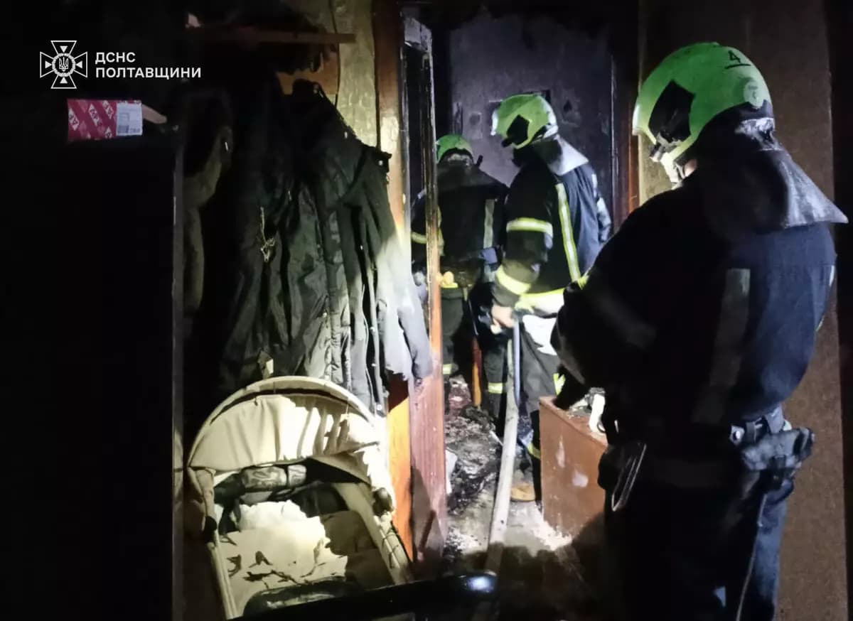 Надзвичайники врятували дітей під час пожежі у Полтаві