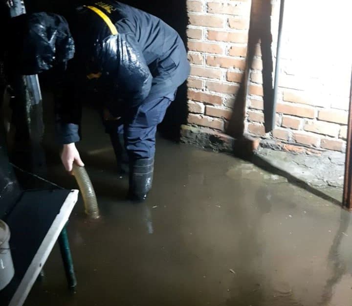 У Пирятинській громаді через зливи затопило будинки та двори