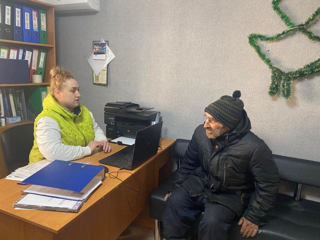 безхатько у центрі допомоги, центр адаптації