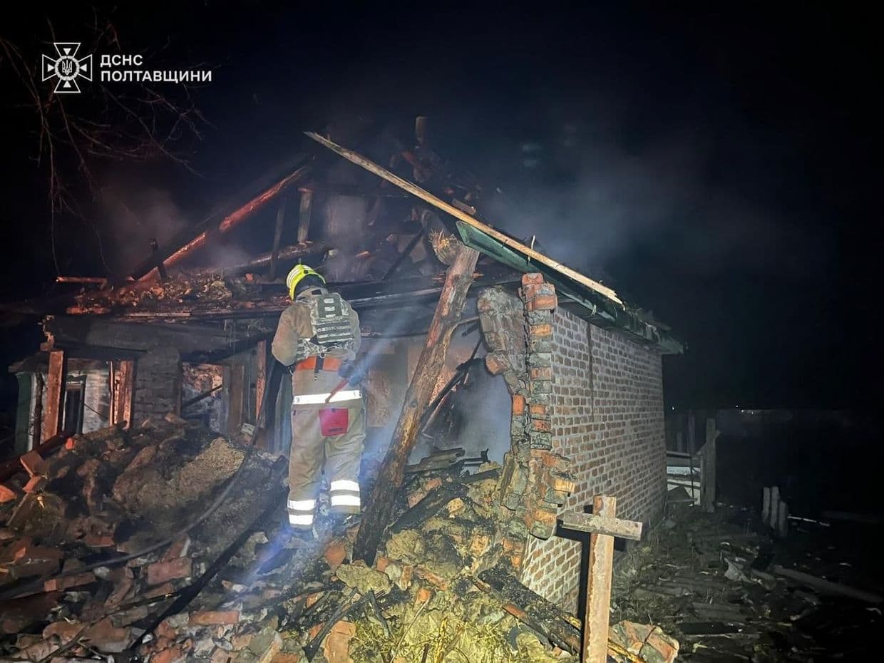 Пошкоджені магазини та вагон: наслідки нічної атаки на Миргородщину