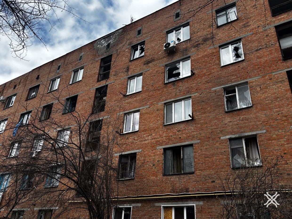 Фото одного з пошкоджених будинків.