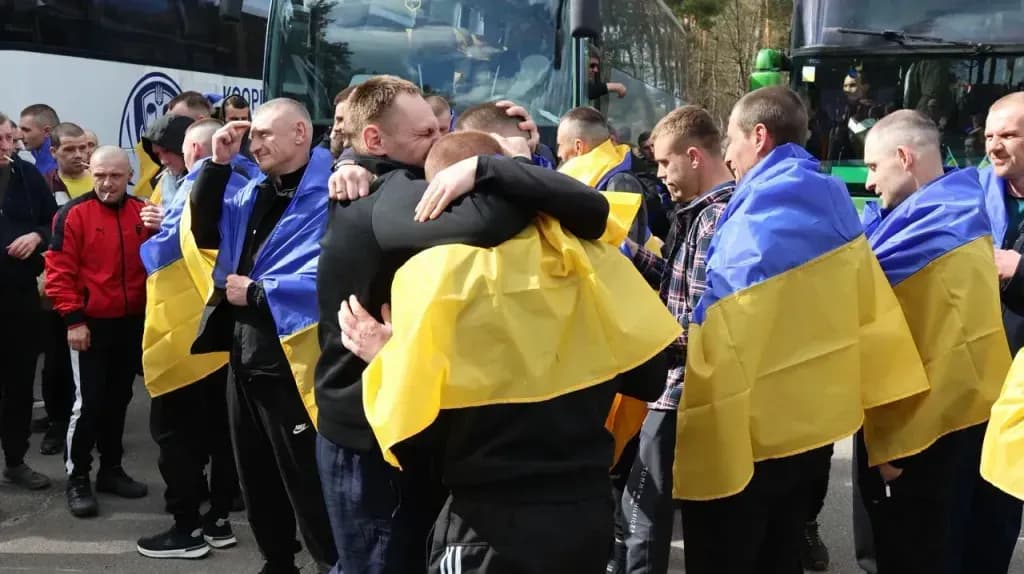 Обмін полоненими 24 квітня. Фото: Міноборони