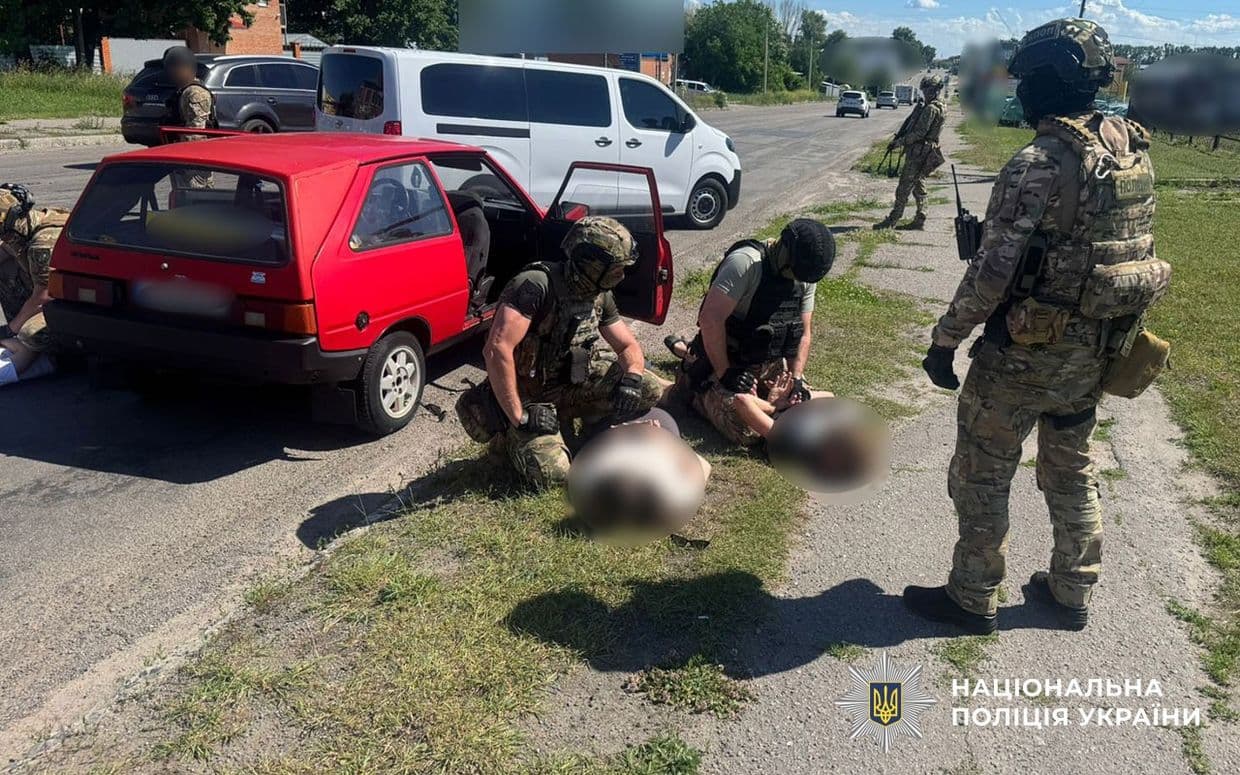 У Полтаві затримали чоловіка, який продавав автомати