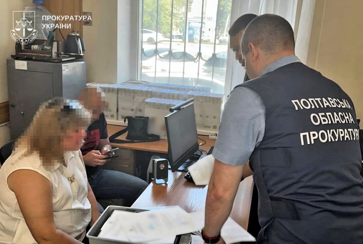 Мільйонні «завищені зарплати»: у Полтаві судитимуть екскерівниць бухгалтерії поліклініки