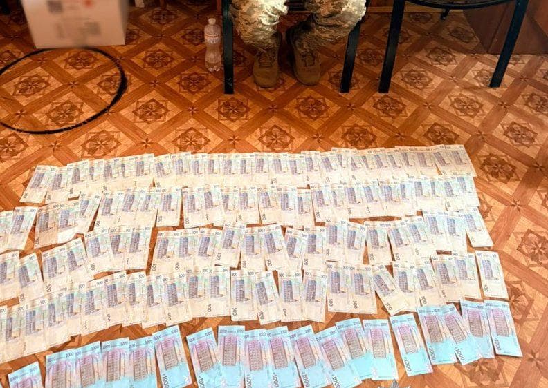Продаж «відпусток»: на Полтавщині командира роти підозрюють у хабарництві