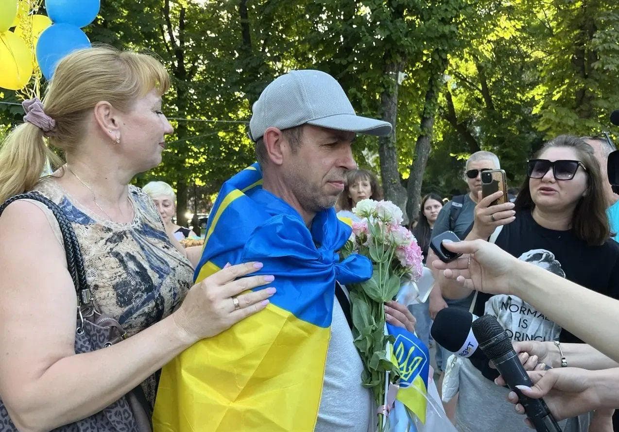 У Кременчуці зустріли звільненого з російського полону воїна