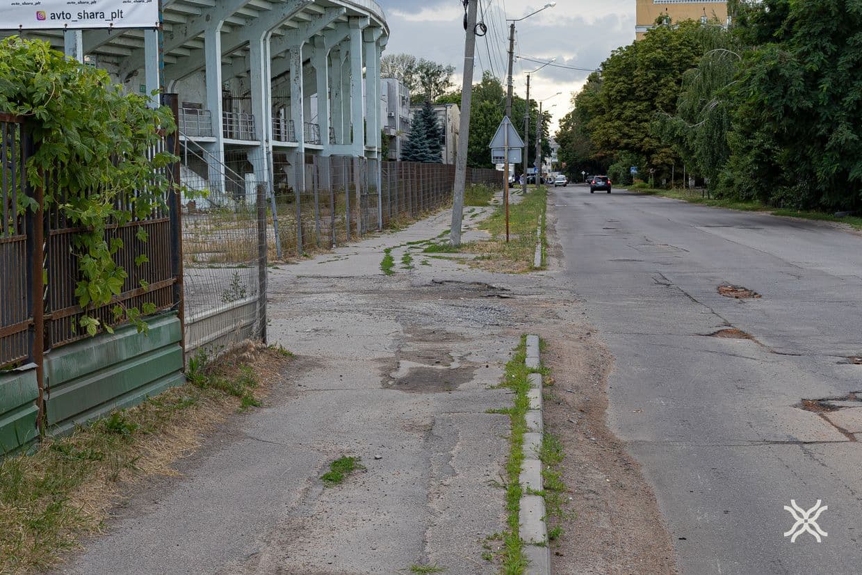 Коли на пішохода байдуже або що не так з тротуарами в Полтаві