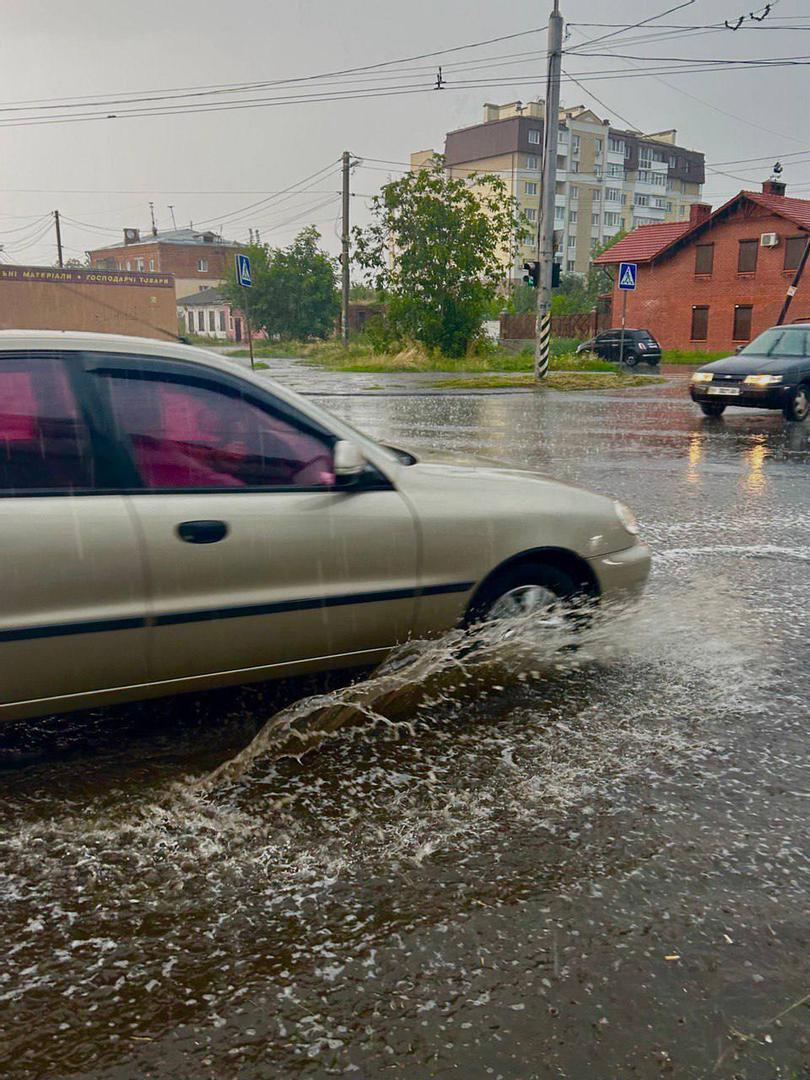 Ланос, Lanos, Машина у воді, потоп у Полтаві,  повінь у Полтаві, Полтава після зливи, ливнівки