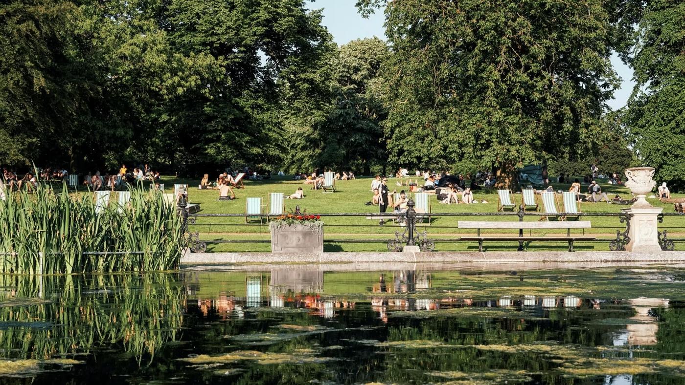 Кенсінгтонський сад, Лондон, зелена мережа, річка, люди відпочивають на природі, дерева у парку