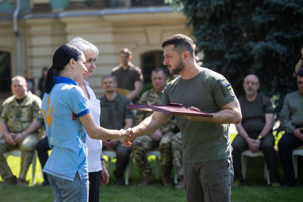 Родині загиблого льотчика з Полтавщини Зеленський вручив орден  «Золота Зірка»