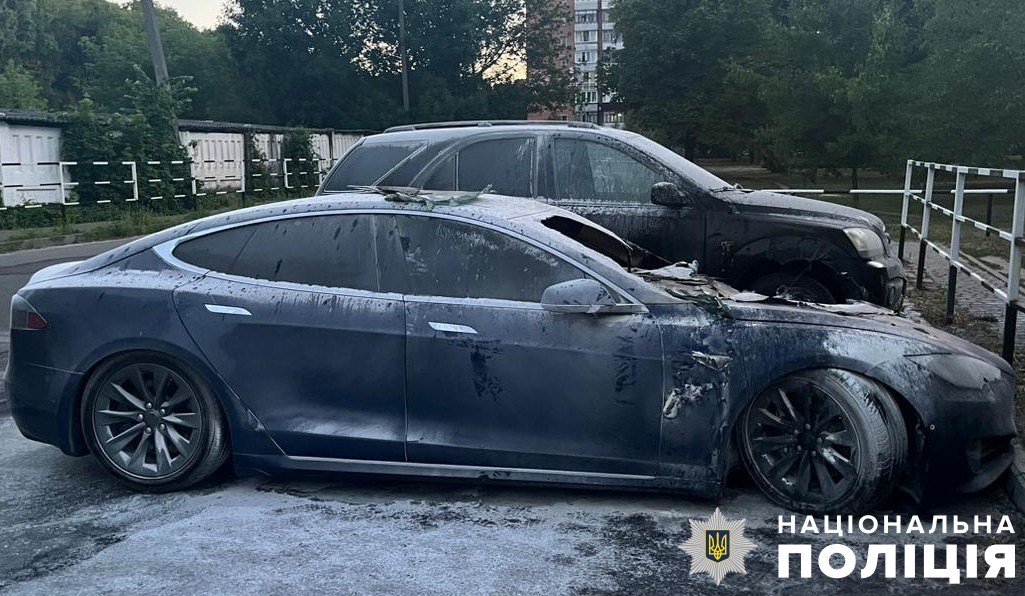 У Полтаві спалили автомобіль Tesla