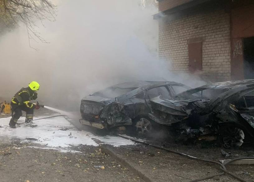 Вибиті вікна, згорілі авто і людина в тяжкому стані: наслідки російського удару по Полтавщині