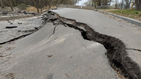 УЖКГ Полтави шукатиме нового проєктанта для ремонту аварійної дороги на Червоному Шляху